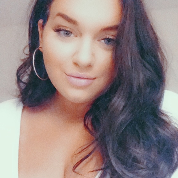 Meet your Posher, Hannah - Picture 1 of 1